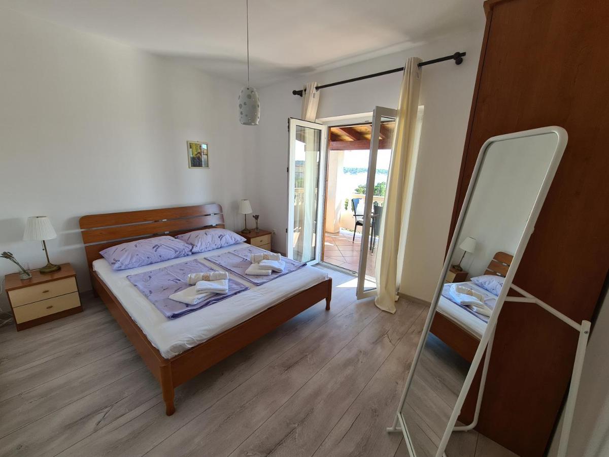 Apartman Karmen Barbat na Rabu Экстерьер фото